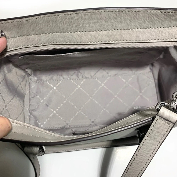 MICHAEL KORS Gray Selma Stud Saffiano Leather Bag - Picture 11 of 11